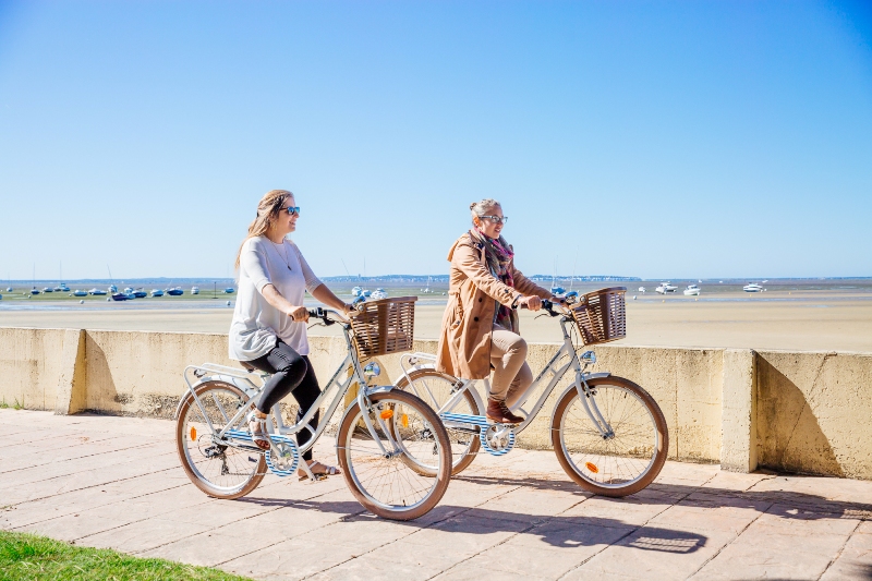 Balade à vélo avec les balades tchanquées crédit photo Agence les Conteurs