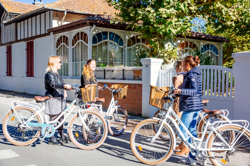 Balade à vélo avec les balades tchanquées crédit photo Agence les Conteurs